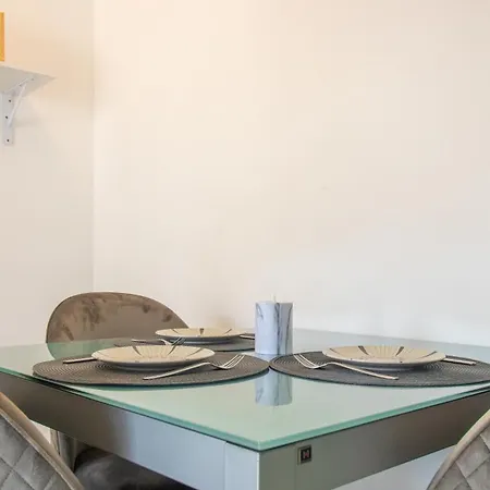 Emma By Calpitality Apartment *